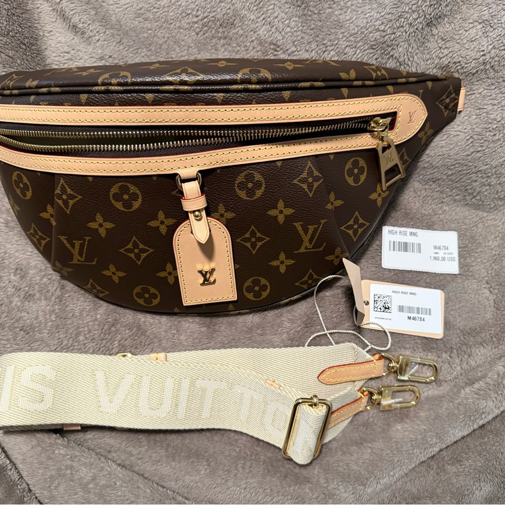 Louis Vuitton Brown and Tan Monogram Crossbody Bag - Picture 2 of 9